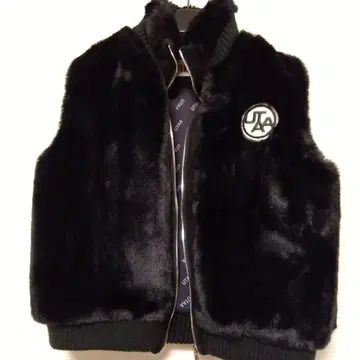 UTAA 블랙 퍼 베스트