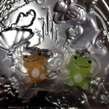 Pickles the Frog 캡슐 토이 2종 세트