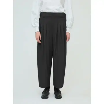 미즈이로 인드 하이웨스트 턱 팬츠