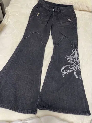 y2k 자수 플레어 데님 팬츠