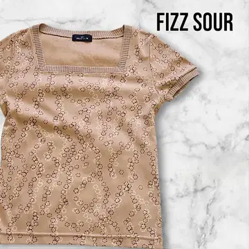 FIZZ SOUR 스퀘어 넥 티셔츠 울 혼방 성인 여성 베이지