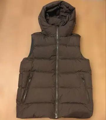 젬블 후드 부착 다운 베스트 사이즈 L 상태는 좋은 편이라고 생각합니다