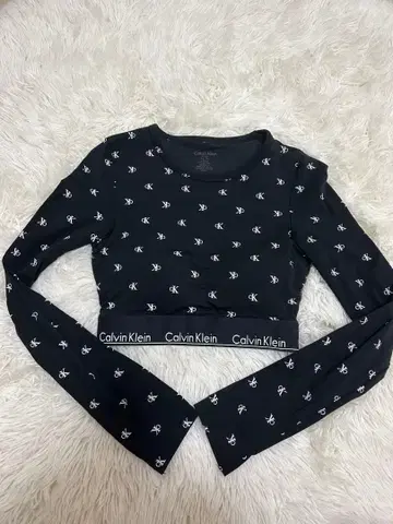 Calvin Klein 크롭 긴팔 T셔츠 S 사이즈