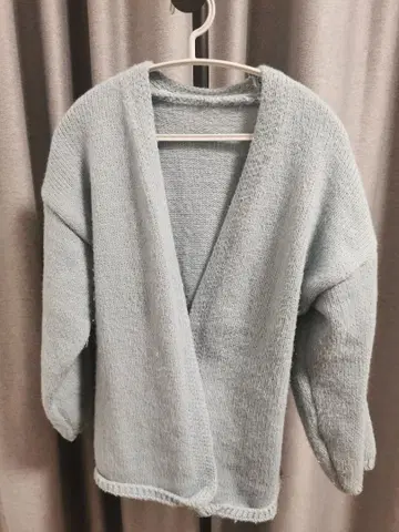 라이트 블루 오픈 프론트 니트 스웨터