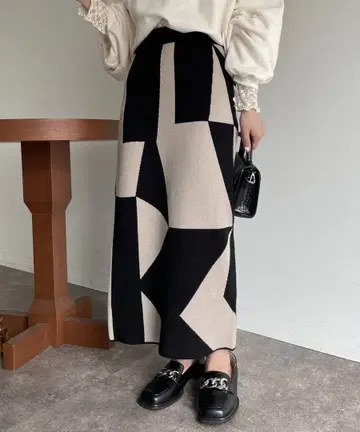 Thevon 제본 바이컬러 기하학 패턴 니트 타이트 스커트 블랙