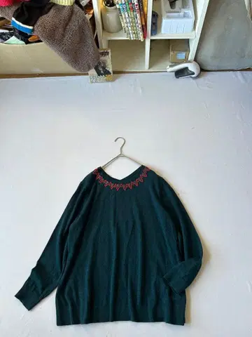 BEARDSLEY 비어즐리 옷깃 자수 x 비즈 풀오버