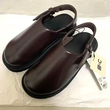 [미사용] UNIQLO*크로그 신발 (다크 브라운 M 사이즈)