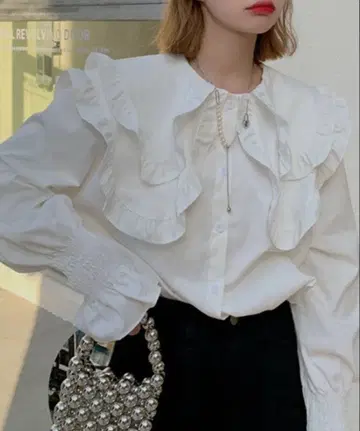 프릴 달린 화이트 셔츠 프리 사이즈