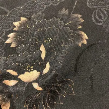 앤티크 순수 실크 겉옷, 흑먹색에 떠오르는 카멜 작약 문양