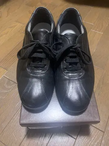 긴자 요시노야 블랙 스니커즈