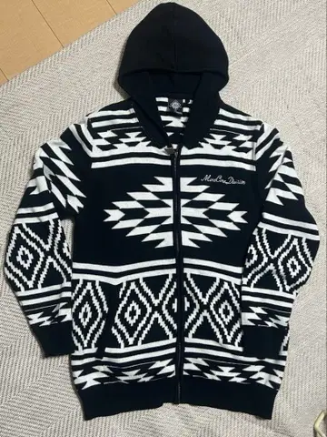 MoreCoreDivision MCD 후드티 오르테가 무늬 L