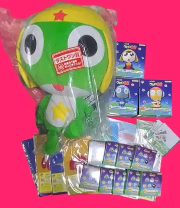 제일복권 개구리 중사 케로로 안고 있는 봉제 인형 피규어