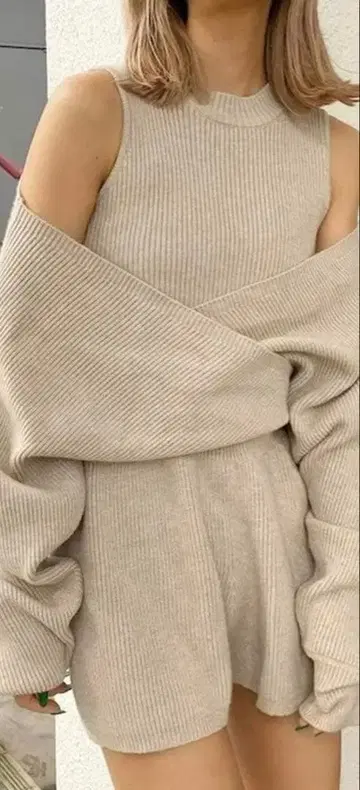 GYDA 암 개더 레이어드 니트 올인원 베이지