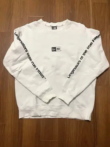 NEWERA 화이트 프린트 맨투맨