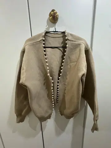 라루타 베이지 펄 가디건 긴팔 내추럴 꾸뛰르