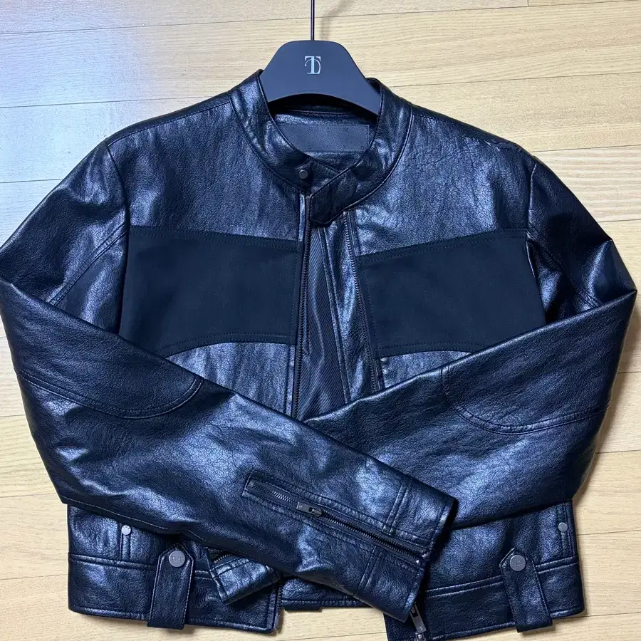 Trimming Bird bold crack mustang black on Bunjang Global Site.