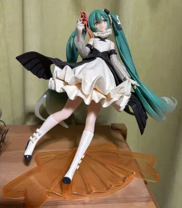 2체 하츠네 미쿠 피규어