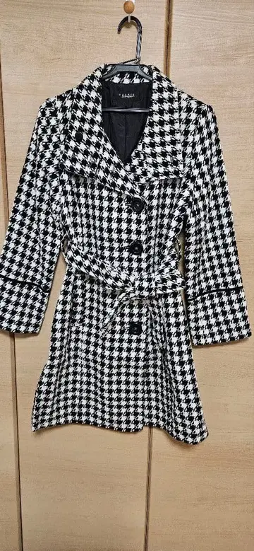 체크 무늬 더블 브레스트 피 코트