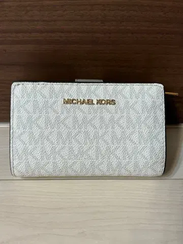 MICHAEL KORS 화이트 접이식 지갑