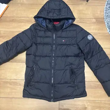 블랙 후드 부착 다운 자켓