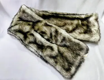 퍼 소재 머플러 미사용품