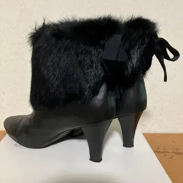 마리 팜므 블랙 가죽 퍼 부츠