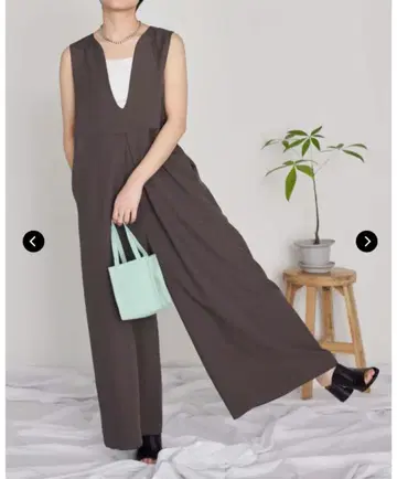 147 이치욘나나 깊은 V넥 올인원