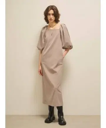 Mila Owen 퍼프 슬리브 스퀘어 넥 원피스