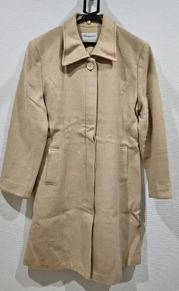베이지 롱 코트 버튼 포함