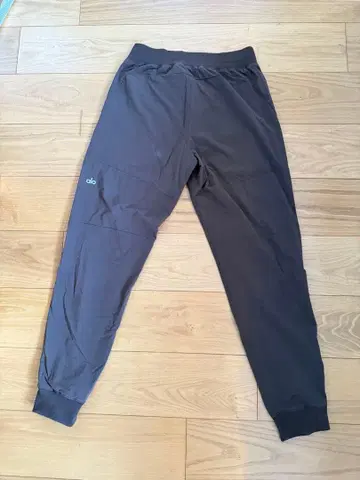 alo 조거 팬츠 S 다크 브라운