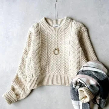 클라네 CLANE 케이블 니트 풀오버 울 숏 기장 아이보리