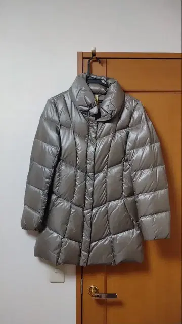 그레이 다운 자켓 ( 다운 90%, 페더 10% )