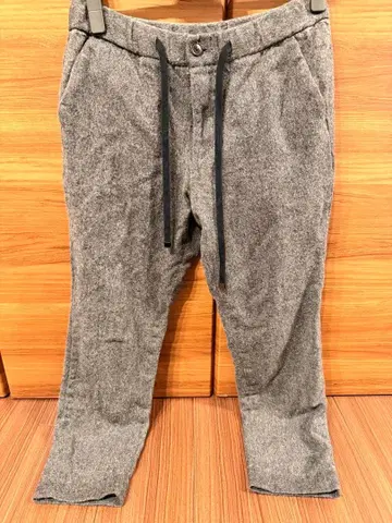 투모로우랜드 그레이