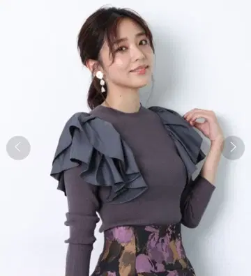 JUSGLITTY 이소재 프릴 니트