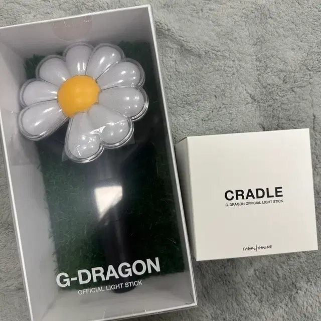 지드래곤 지디 응원봉+크래들 일괄판매 (미개봉, 정가양도)