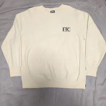 FTC 맨투맨 박스 로고 백 프린트 크림 리버스