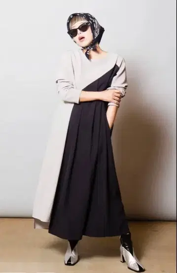 완판템 새상품급 오즈모시스 절개 턱 원피스