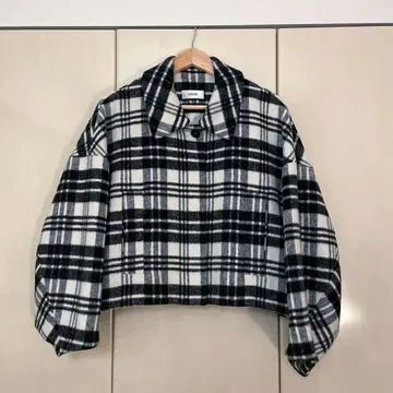 SNIDEL 체크 무늬 크롭 코트