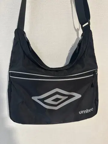 umbro 레트로 숄더백 블랙