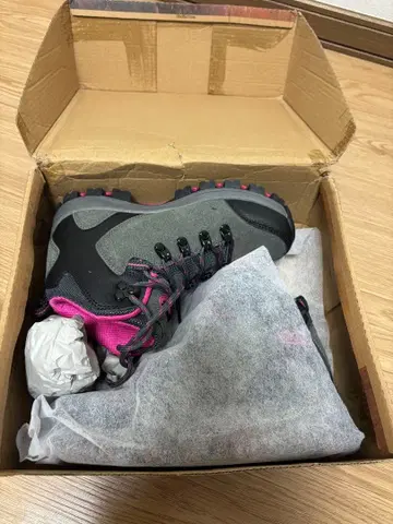 [미사용 새상품] 등산화 트레킹 슈즈 그레이 핑크 22.5cm