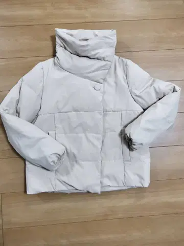 [미사용에 가까움] 숏 기장 다운 자켓 베이지 사이즈 M