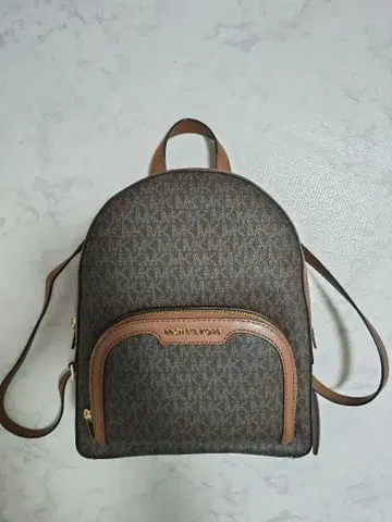 마이클코어스 2층식 럭색 백팩 mk 시그니처