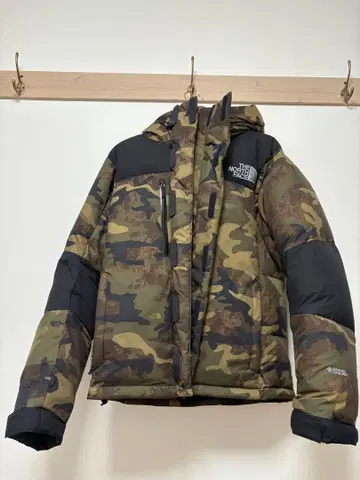 THE NORTH FACE 카모플라쥬 다운 자켓