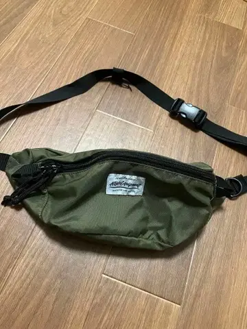 올리브 그린 바디백