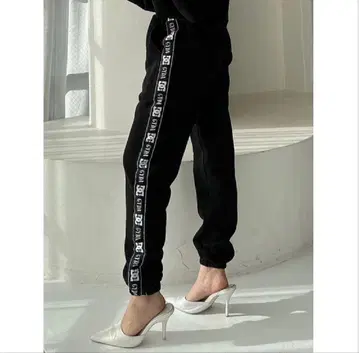 GYDA x DC 사이드 로고 라인 맨투맨 조거 팬츠