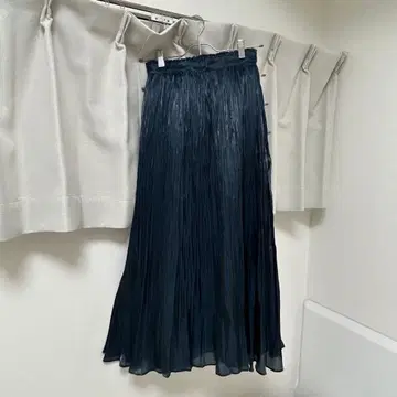 12/16까지 한정 가격! DoCLASSE 네이비 플리츠 스커트