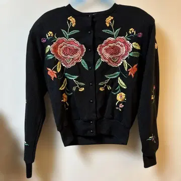 NORMA KAMALI 블랙 자수 가디건 M 사이즈