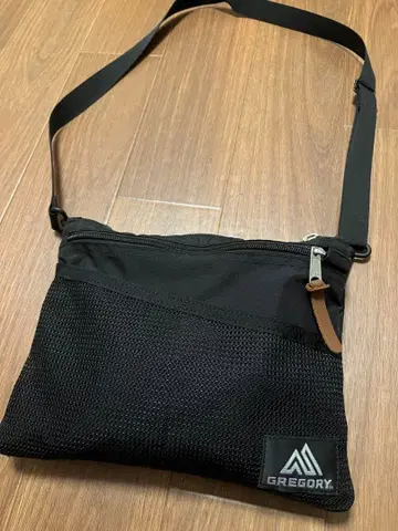 GREGORY 블랙 사코슈