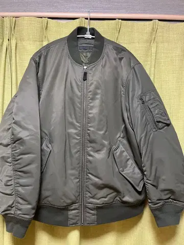 유니클로 MA-1 플라이트 자켓 올리브 XL