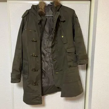 올리브색 후드 부착 모즈 코트